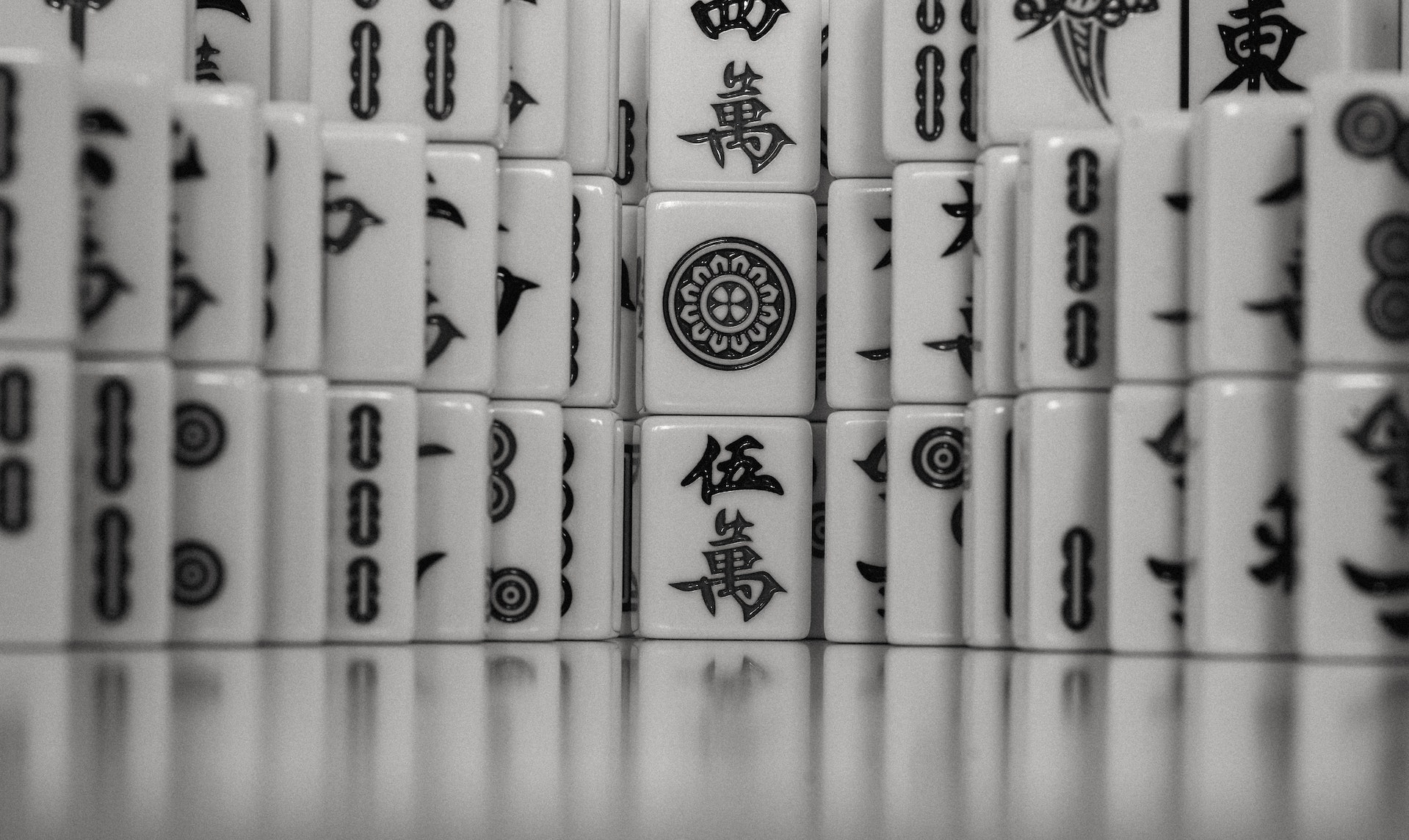 Jogos Chineses Isolados De Mahjong Em Fundo Branco Com Ladrilhos